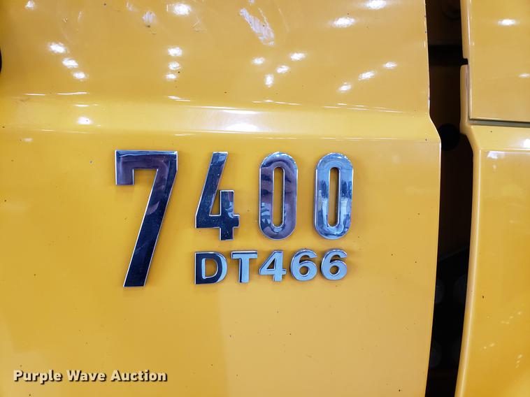 image for item DF2420 2006 International 7400 dump truck