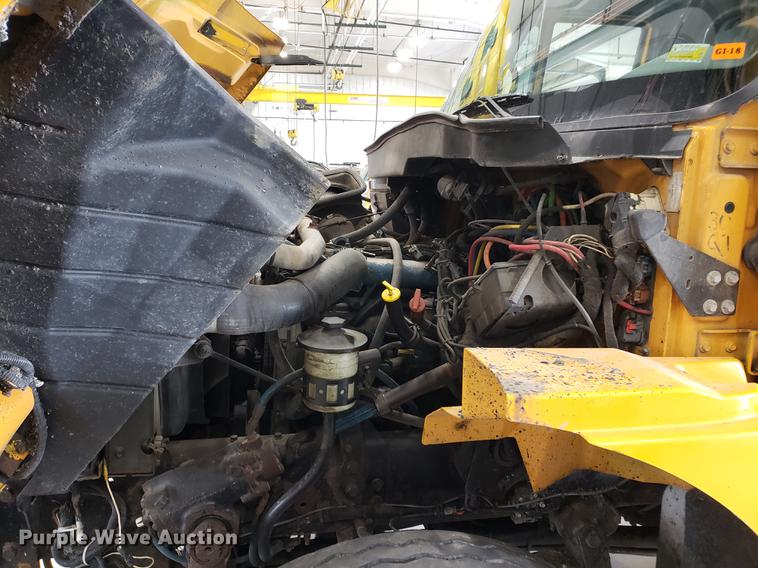 image for item DF2420 2006 International 7400 dump truck