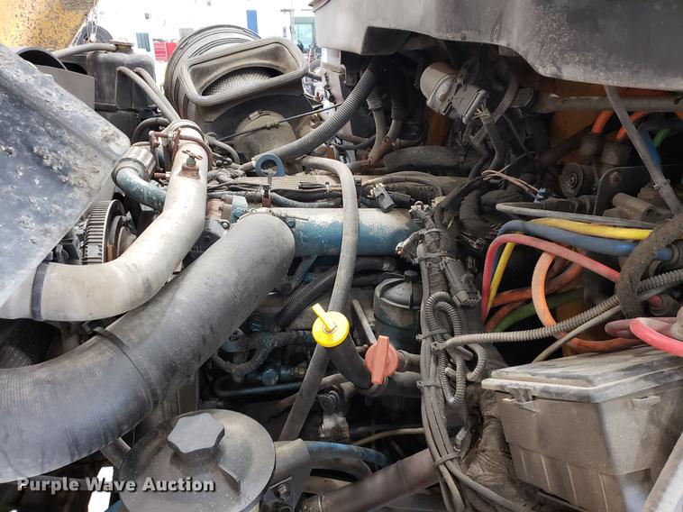 image for item DF2420 2006 International 7400 dump truck