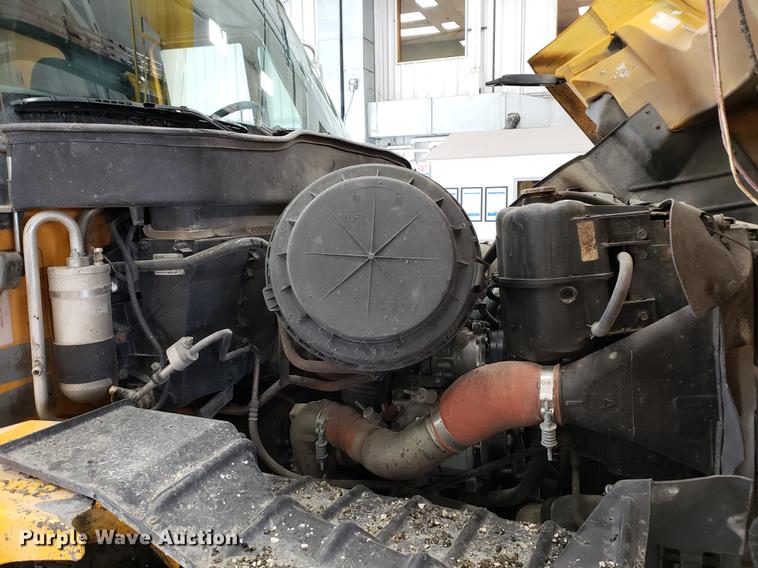 image for item DF2420 2006 International 7400 dump truck