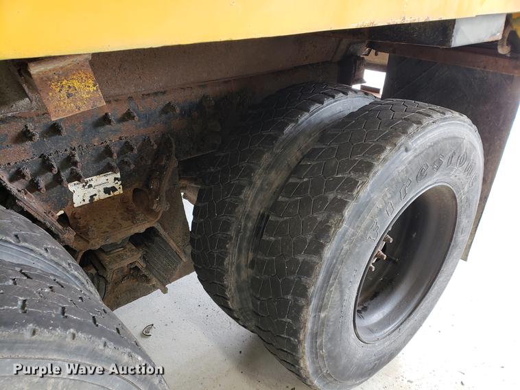 image for item DF2420 2006 International 7400 dump truck