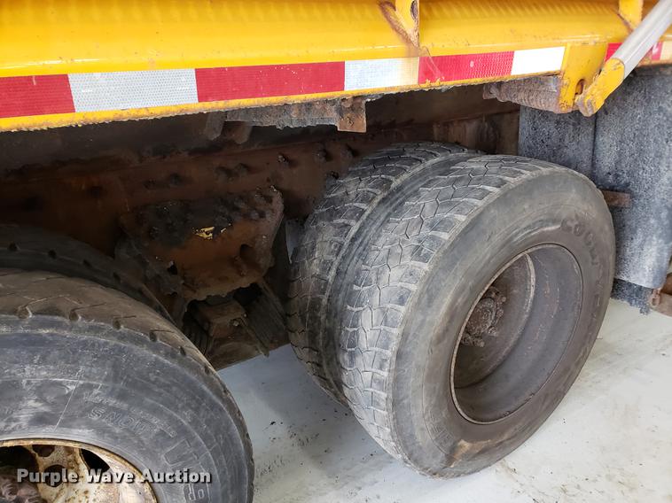 image for item DF2420 2006 International 7400 dump truck