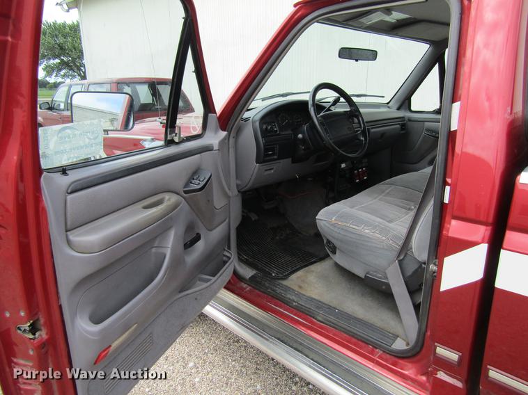 image for item DF3845 1996 Ford F150 pickup truck