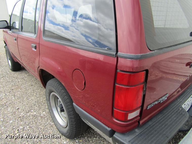 image for item DF3846 1991 Ford Explorer XL SUV
