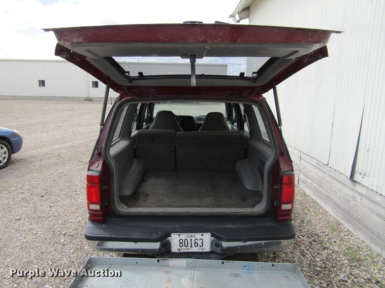 image for item DF3846 1991 Ford Explorer XL SUV