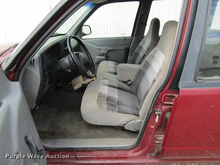 image for item DF3846 1991 Ford Explorer XL SUV