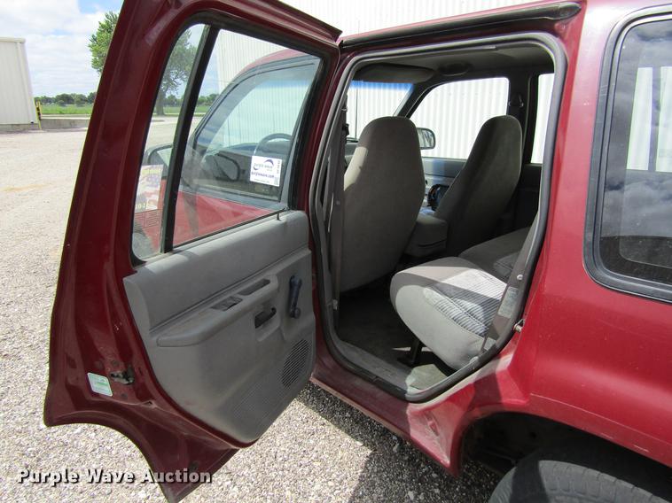 image for item DF3846 1991 Ford Explorer XL SUV