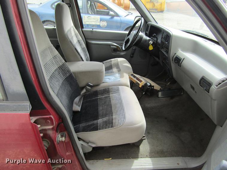 image for item DF3846 1991 Ford Explorer XL SUV