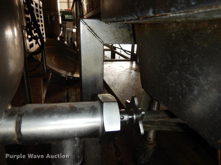 image for item EM9589 (2) 2009 Crown Food Service VELT60 kettles