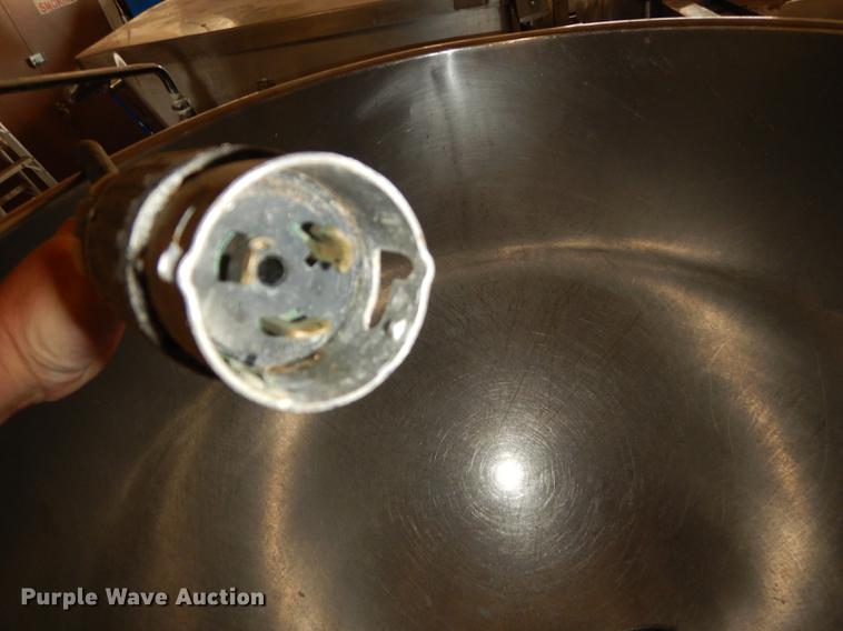 image for item EM9589 (2) 2009 Crown Food Service VELT60 kettles