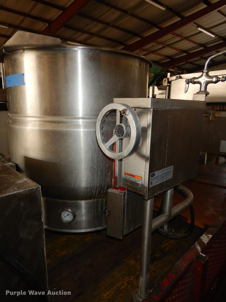 image for item EM9589 (2) 2009 Crown Food Service VELT60 kettles