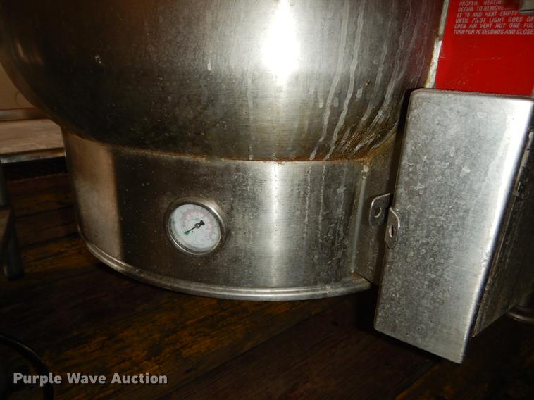 image for item EM9589 (2) 2009 Crown Food Service VELT60 kettles