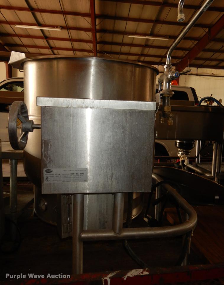 image for item EM9589 (2) 2009 Crown Food Service VELT60 kettles