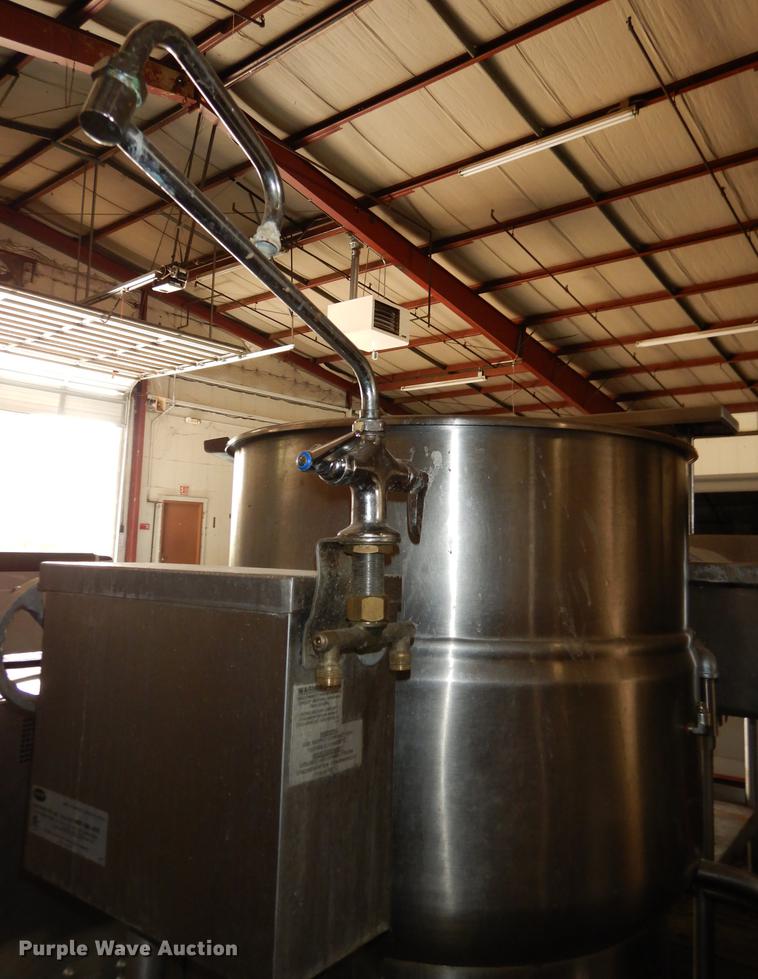 image for item EM9589 (2) 2009 Crown Food Service VELT60 kettles