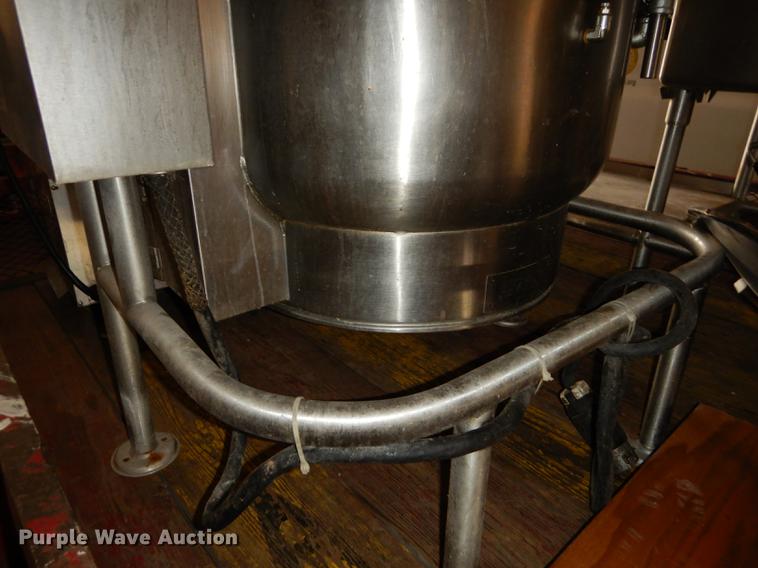 image for item EM9589 (2) 2009 Crown Food Service VELT60 kettles