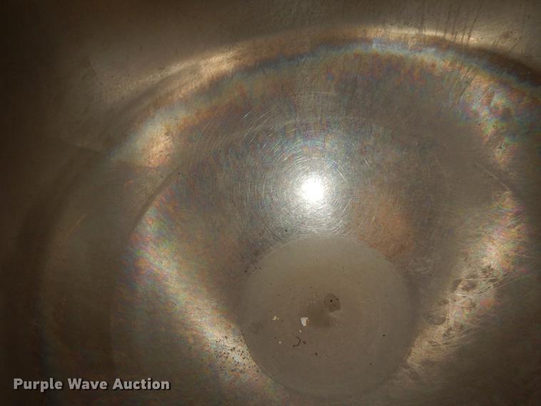 image for item EM9589 (2) 2009 Crown Food Service VELT60 kettles