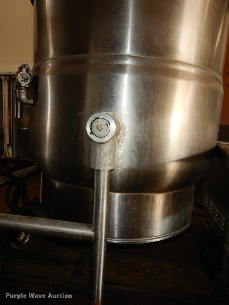 image for item EM9589 (2) 2009 Crown Food Service VELT60 kettles