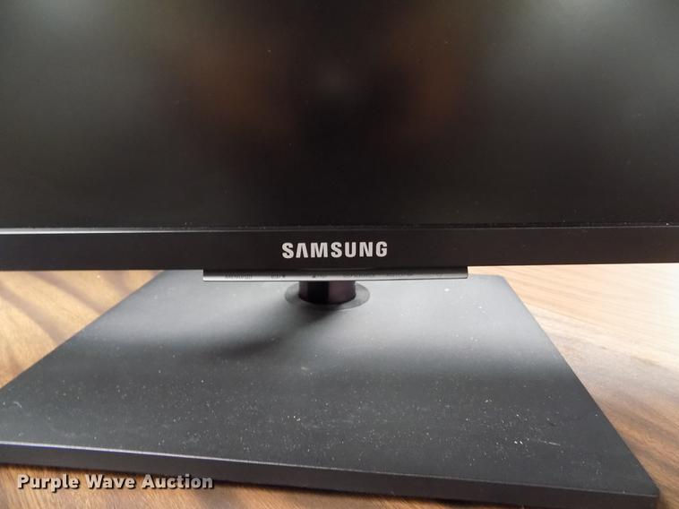 image for item ER9035 (4) Samsung SyncMaster NC240 monitors