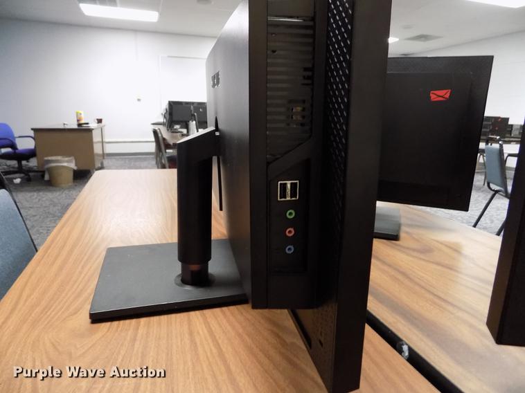 image for item ER9035 (4) Samsung SyncMaster NC240 monitors