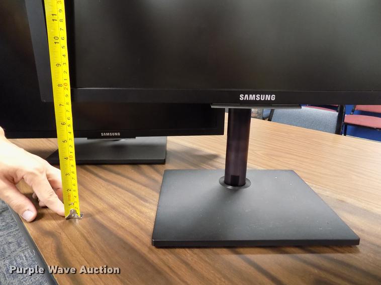 image for item ER9035 (4) Samsung SyncMaster NC240 monitors