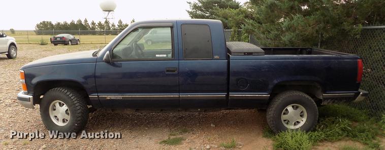 image for item ER9052 1996 Chevrolet Silverado 1500 Ext. Cab pickup truck