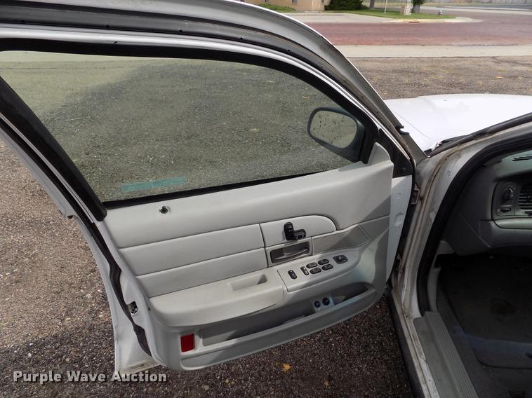 image for item ER9055 2003 Ford Crown Victoria Police Interceptor