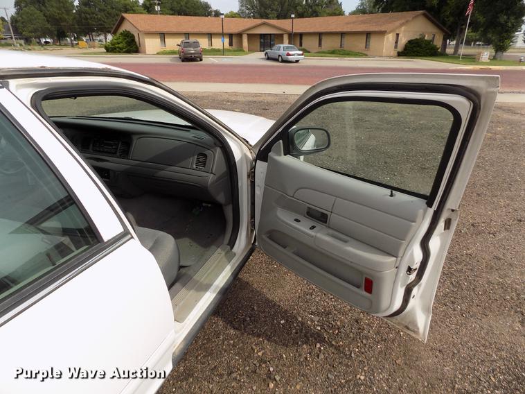 image for item ER9055 2003 Ford Crown Victoria Police Interceptor