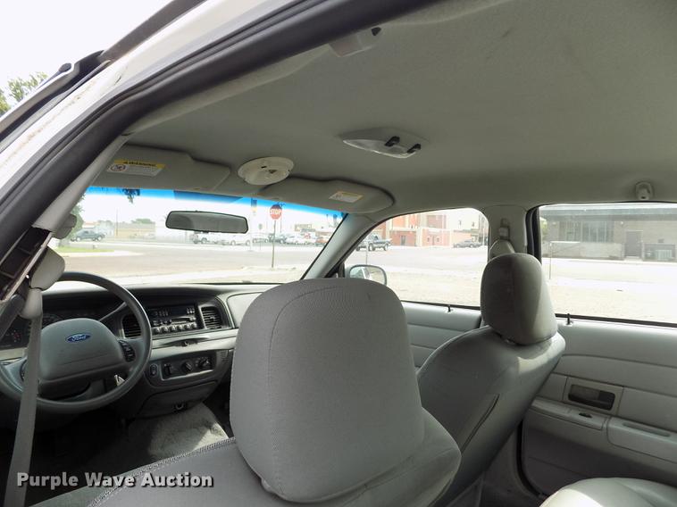 image for item ER9055 2003 Ford Crown Victoria Police Interceptor