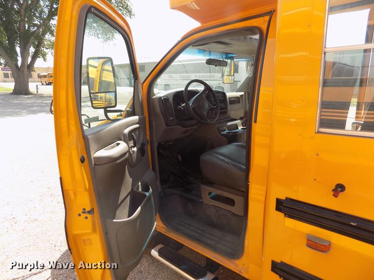 image for item ER9071 2001 Chevrolet Express 3500 Cargo school bus