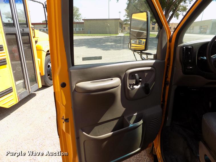 image for item ER9071 2001 Chevrolet Express 3500 Cargo school bus