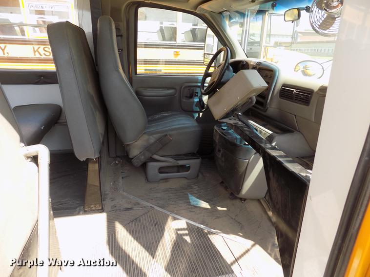 image for item ER9071 2001 Chevrolet Express 3500 Cargo school bus