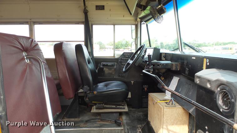 image for item ER9630 2001 Chevrolet Blue Bird school bus