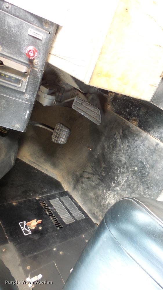 image for item ER9630 2001 Chevrolet Blue Bird school bus