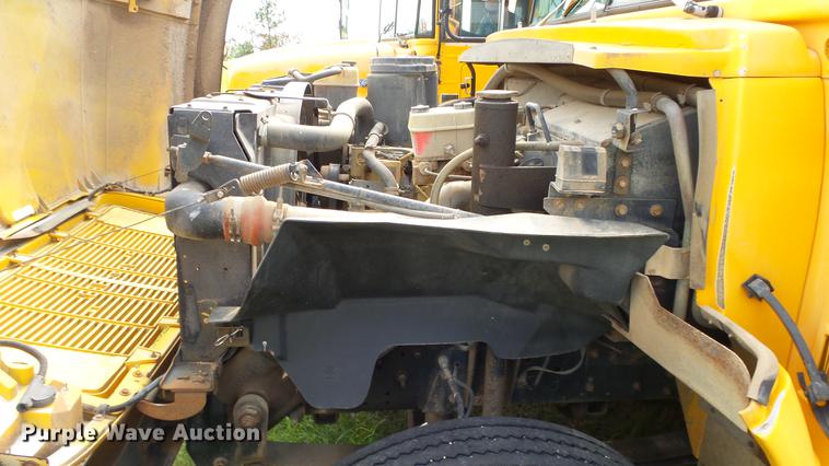 image for item ER9630 2001 Chevrolet Blue Bird school bus