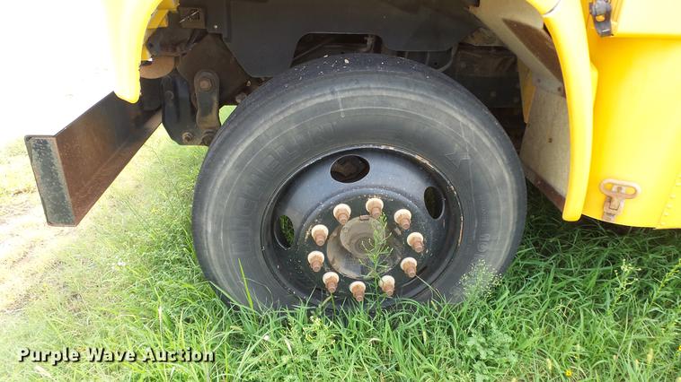 image for item ER9630 2001 Chevrolet Blue Bird school bus