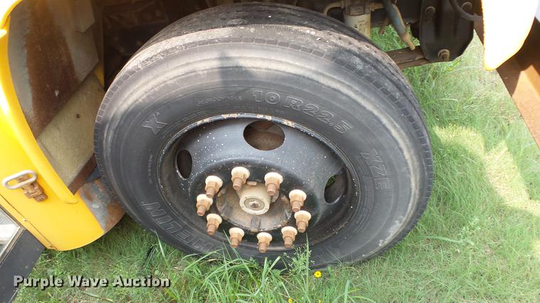 image for item ER9630 2001 Chevrolet Blue Bird school bus