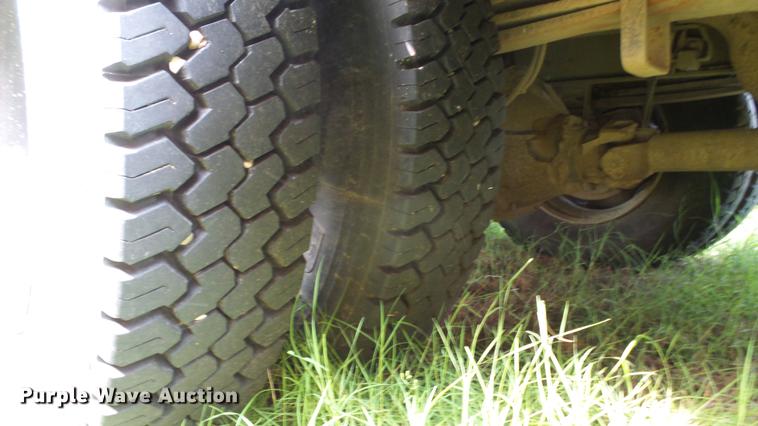 image for item ER9630 2001 Chevrolet Blue Bird school bus