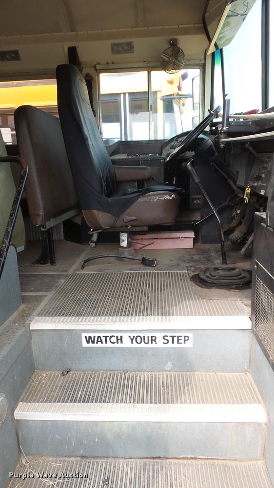 image for item ER9631 1999 International 3800 school bus