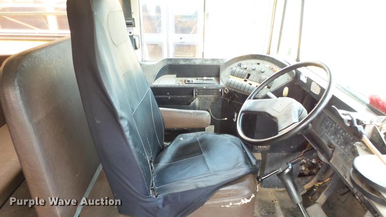 image for item ER9631 1999 International 3800 school bus