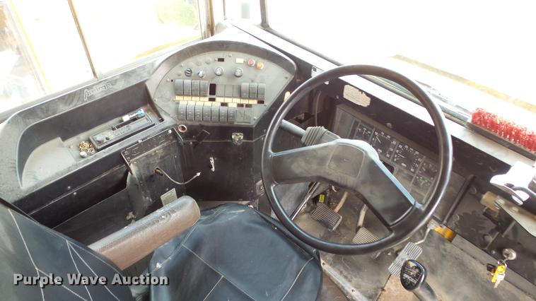 image for item ER9631 1999 International 3800 school bus