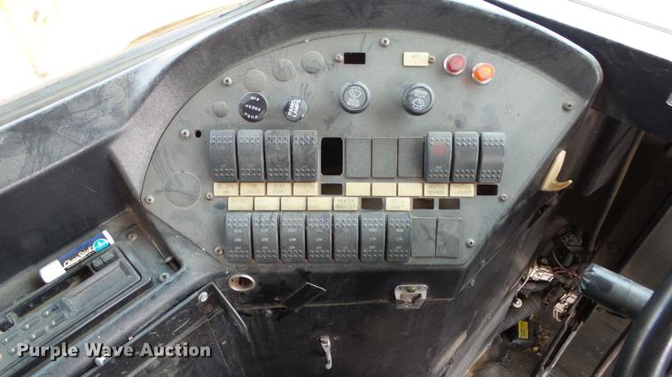 image for item ER9631 1999 International 3800 school bus