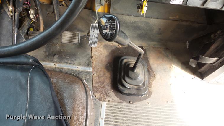 image for item ER9631 1999 International 3800 school bus