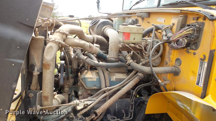 image for item ER9631 1999 International 3800 school bus