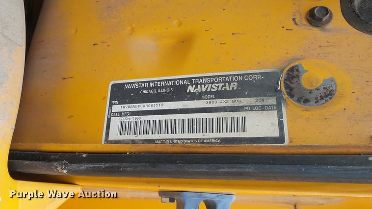 image for item ER9631 1999 International 3800 school bus