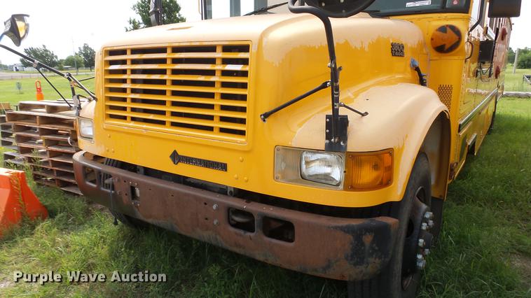 image for item ER9631 1999 International 3800 school bus