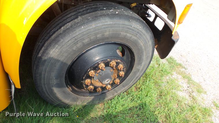 image for item ER9631 1999 International 3800 school bus