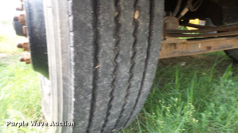 image for item ER9631 1999 International 3800 school bus