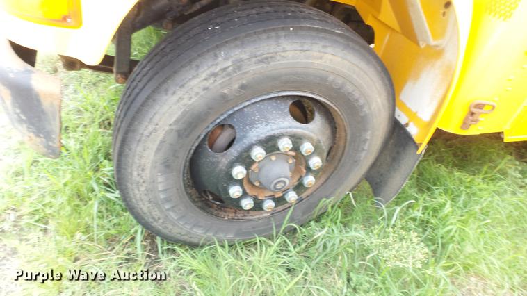 image for item ER9631 1999 International 3800 school bus