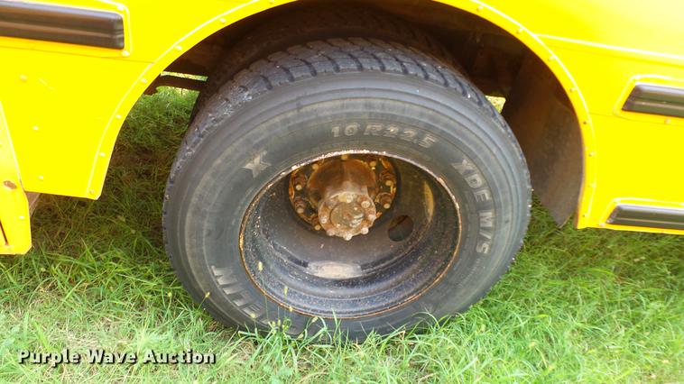 image for item ER9631 1999 International 3800 school bus