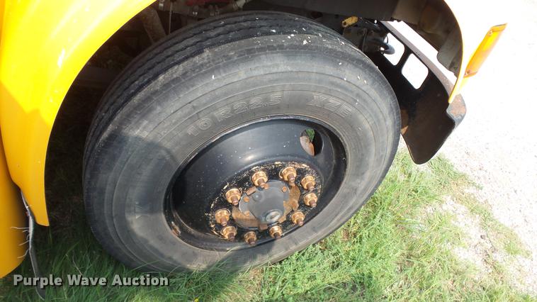 image for item ER9631 1999 International 3800 school bus